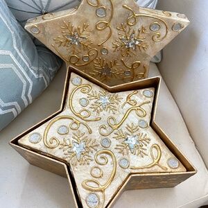 PRICE DROP! Gorgeous Gold & Silver Stackable Star Shaped Gift Boxes!